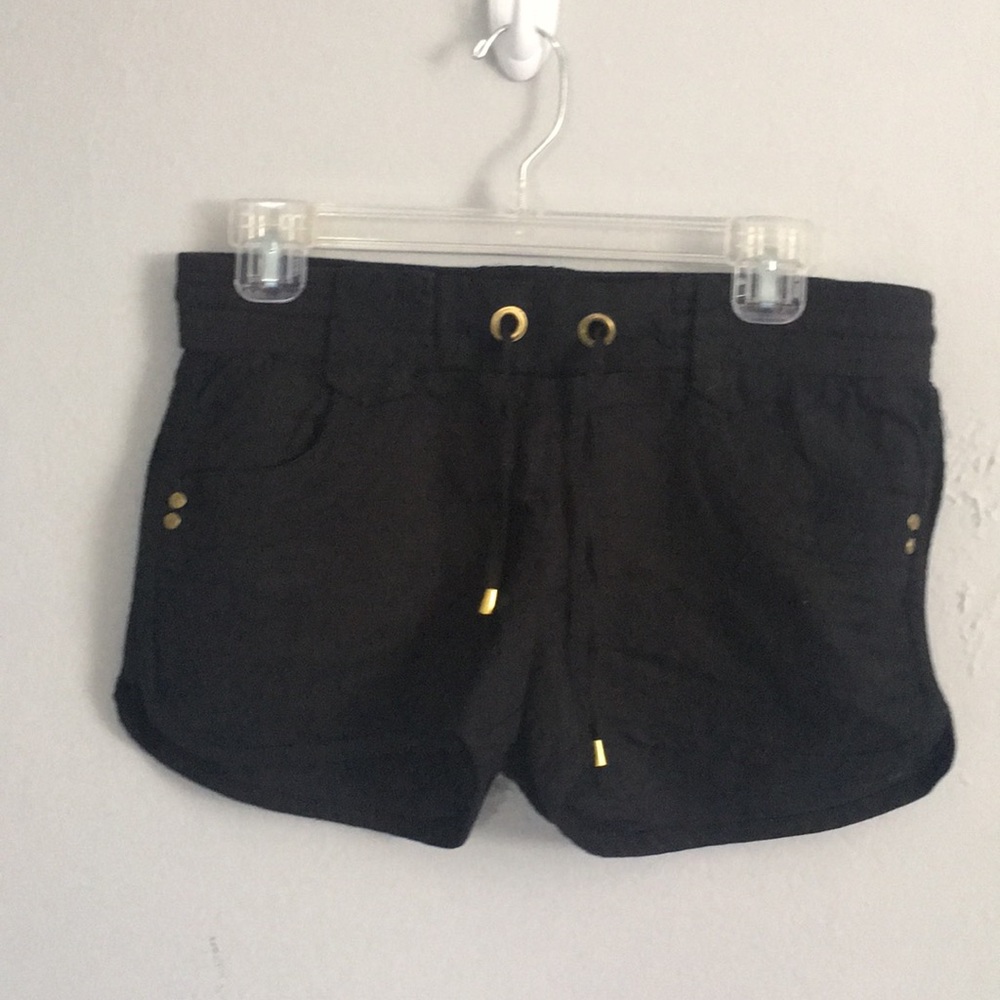 Linen shorts with belt hoops
